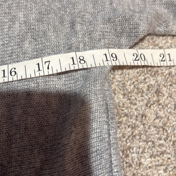 Asymmetrical sweater - Picture 3 of 7